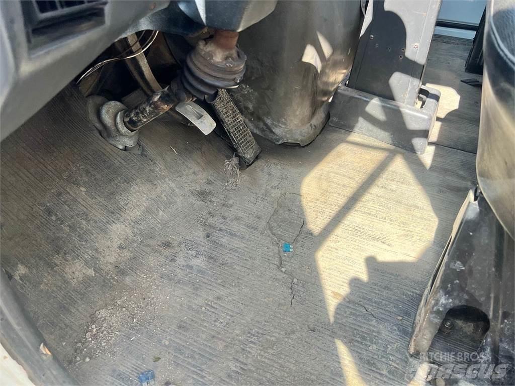 Ford L800 Vacuum Trucks