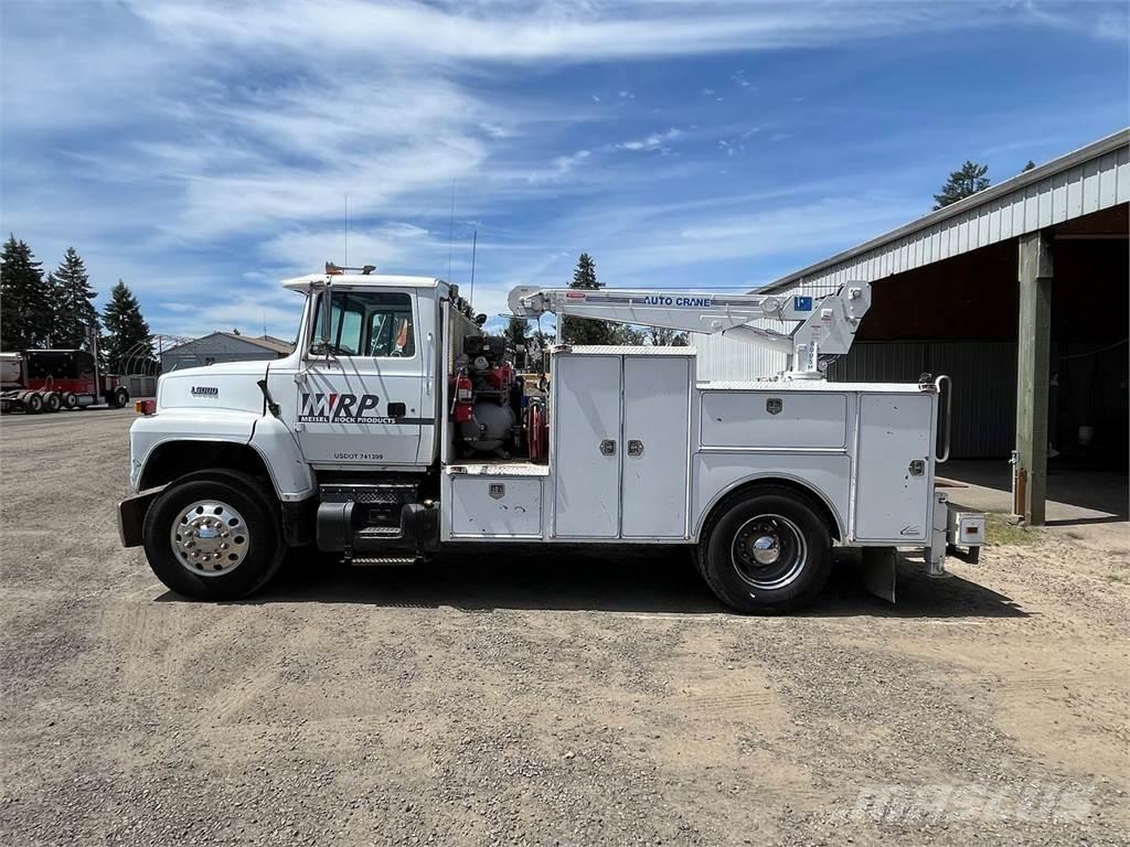 Ford L8000 Work Trucks / Municipal