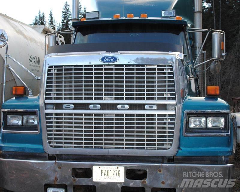Ford LTL9000 Conventional Trucks / Tractor Trucks