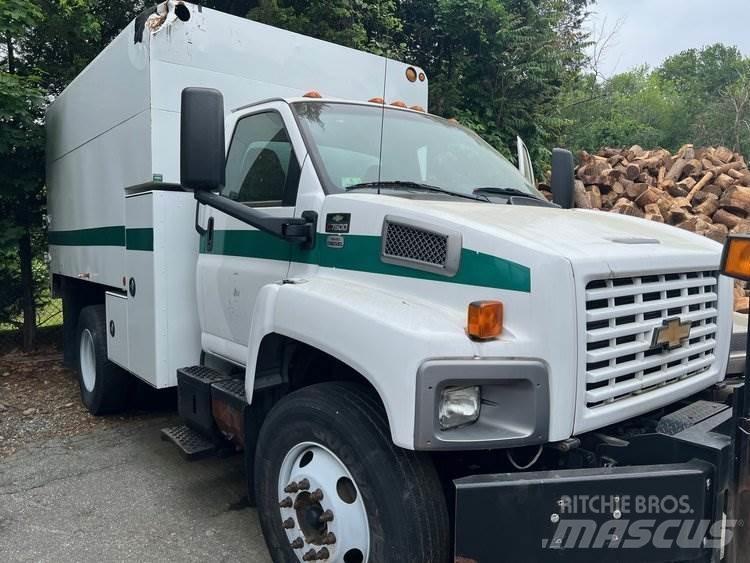 GMC C7500 Wood Chippers