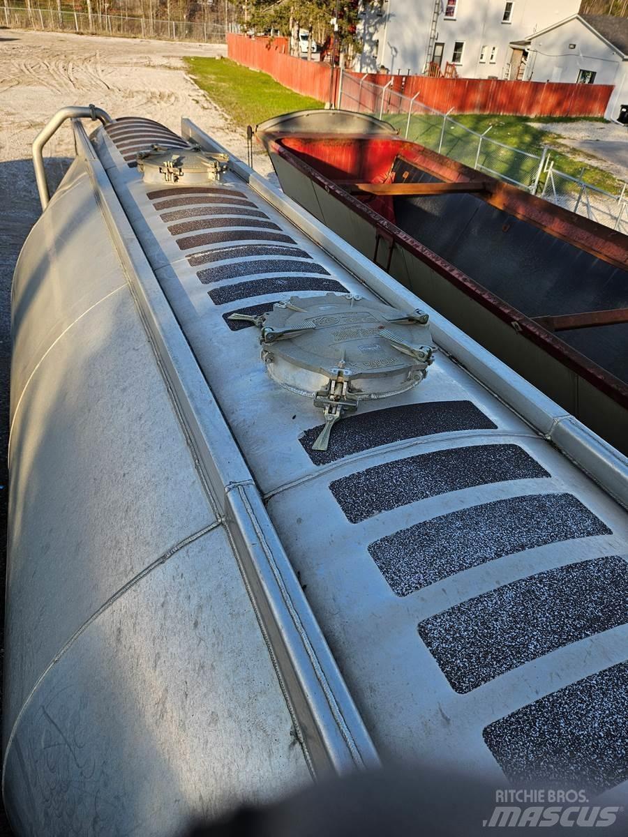 Heil  Tank Trailers