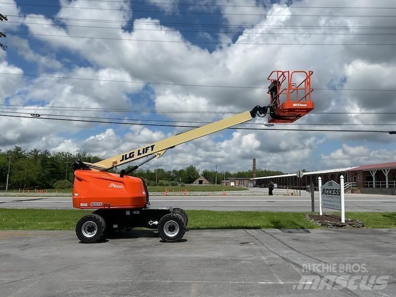 JLG 400S Telescopic boom lifts