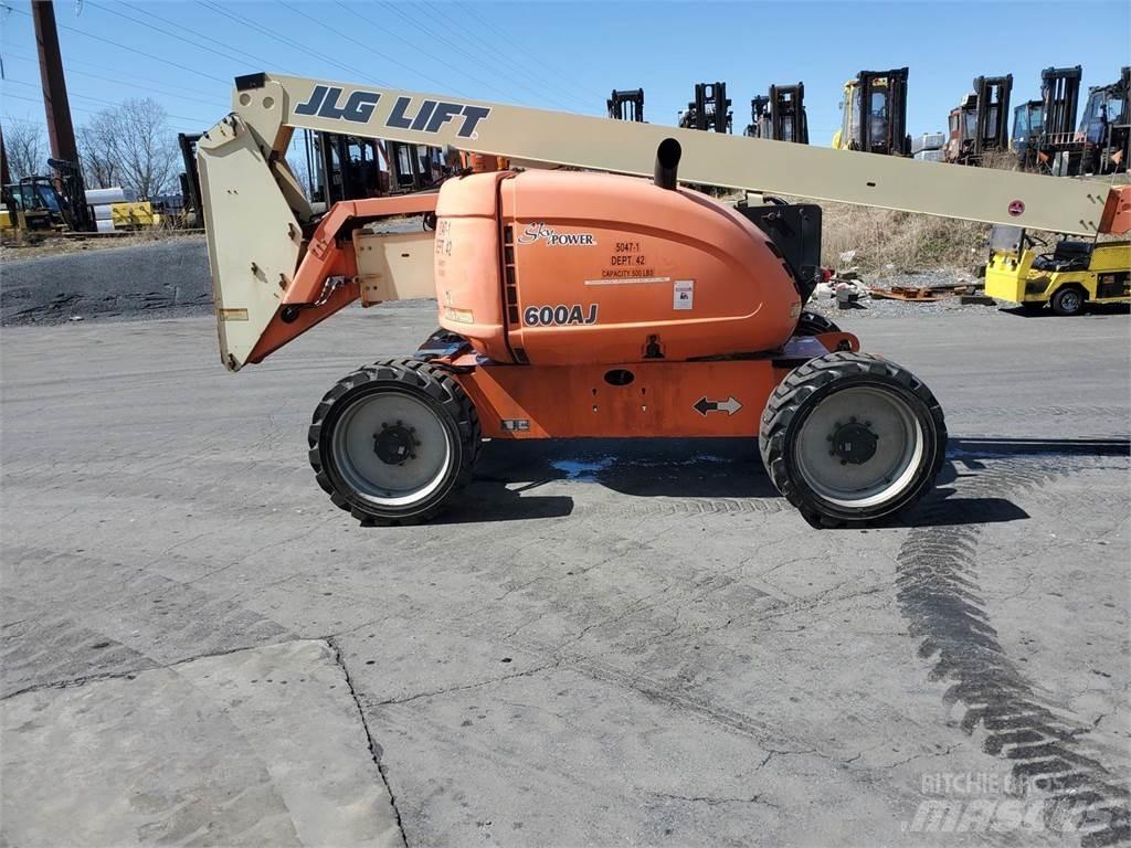 JLG 600AJ Articulated boom lifts