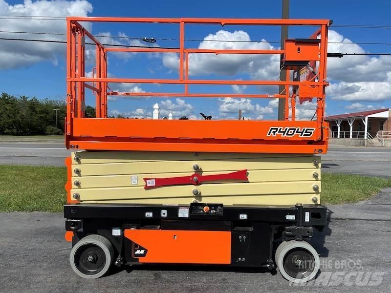 JLG R4045 Scissor Lifts
