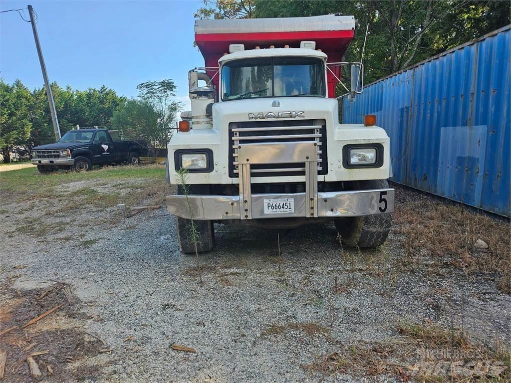 Mack 600RD Dump Trucks