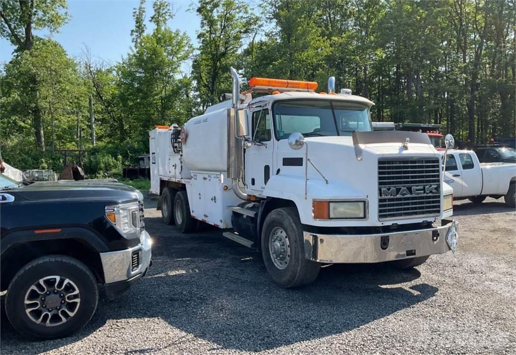Mack CH613 Tank Trucks