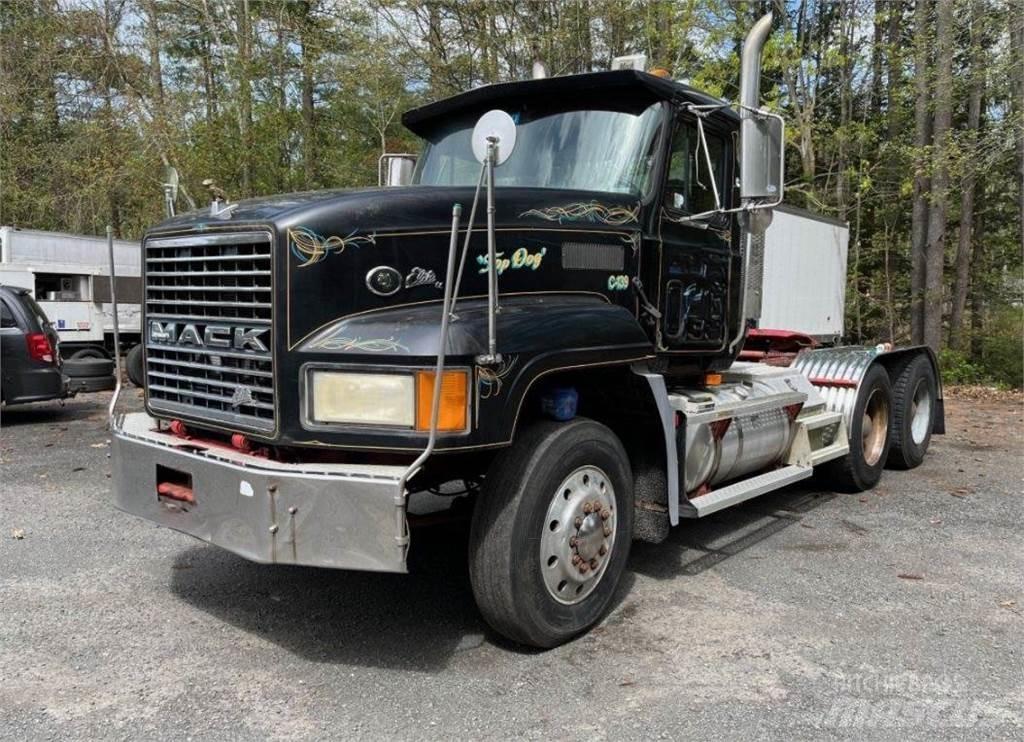 Mack CL733 Conventional Trucks / Tractor Trucks