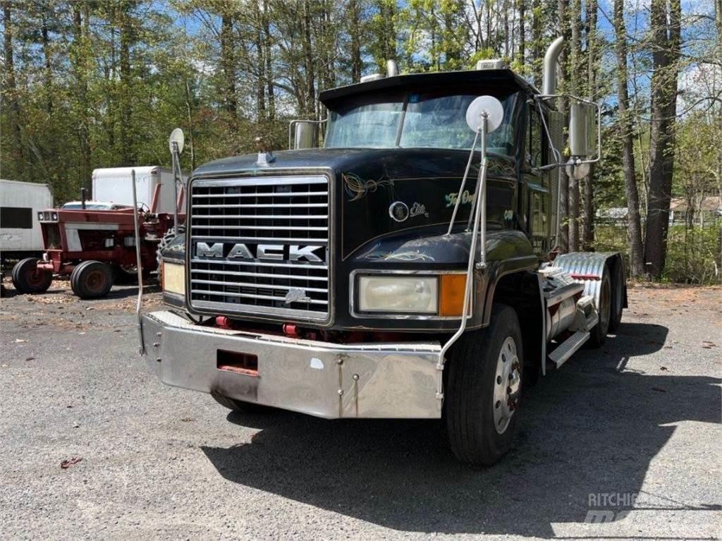 Mack CL733 Conventional Trucks / Tractor Trucks