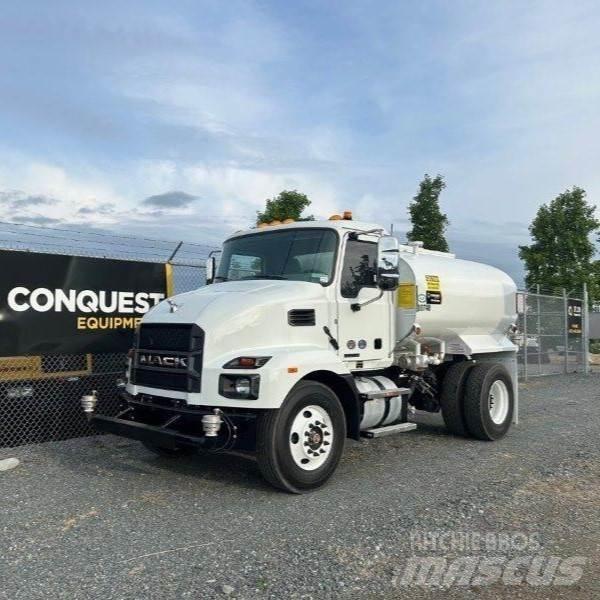 Mack MD642 Tank Trucks