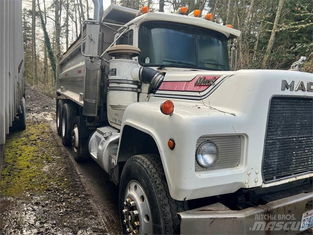 Mack RD600 Dump Trucks