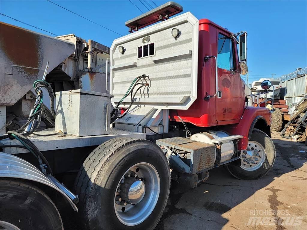 Volvo WG64 Conventional Trucks / Tractor Trucks