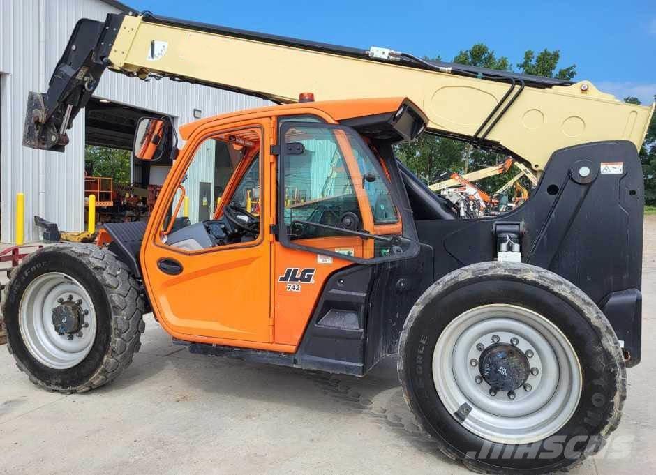 JLG 742 Telescopic Handlers