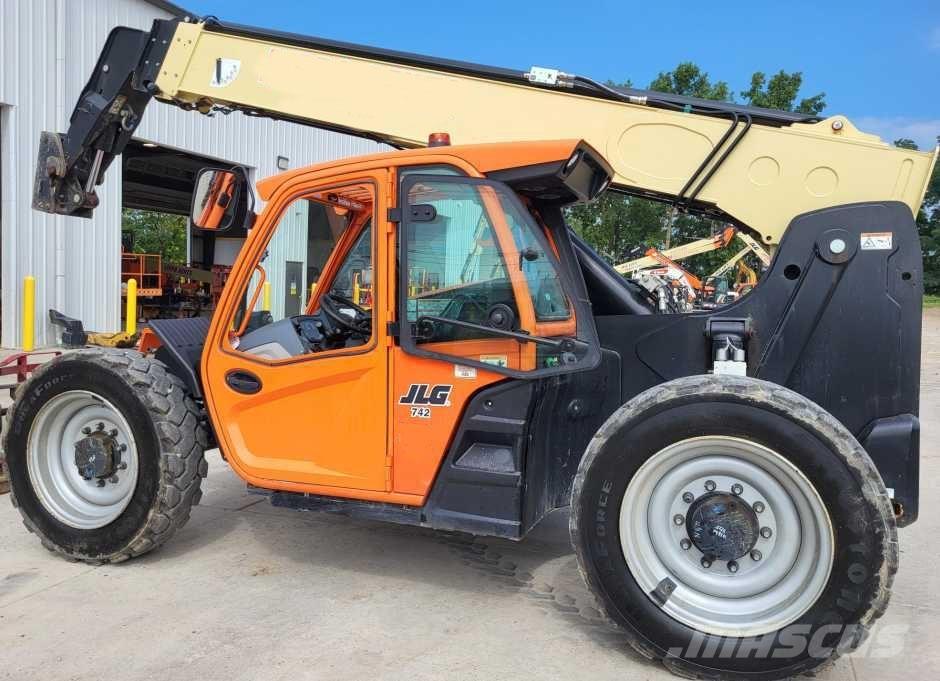 JLG 742 Telescopic Handlers