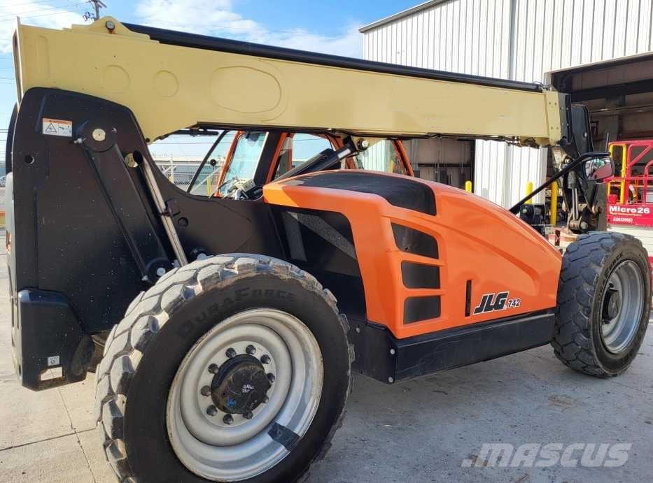 JLG 742 Telescopic Handlers