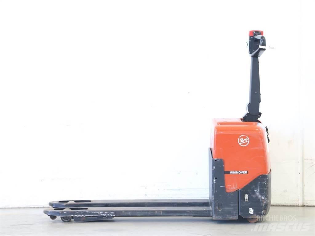 BT LWE 130 Pedestrian stacker