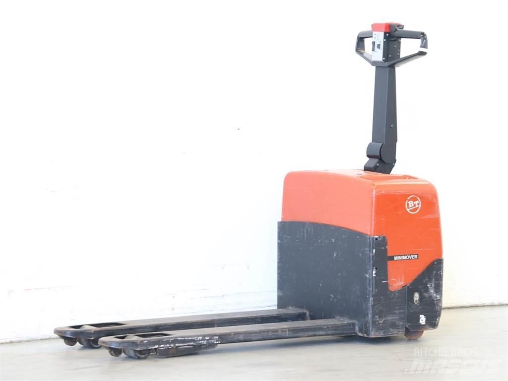 BT LWE 130 Pedestrian stacker