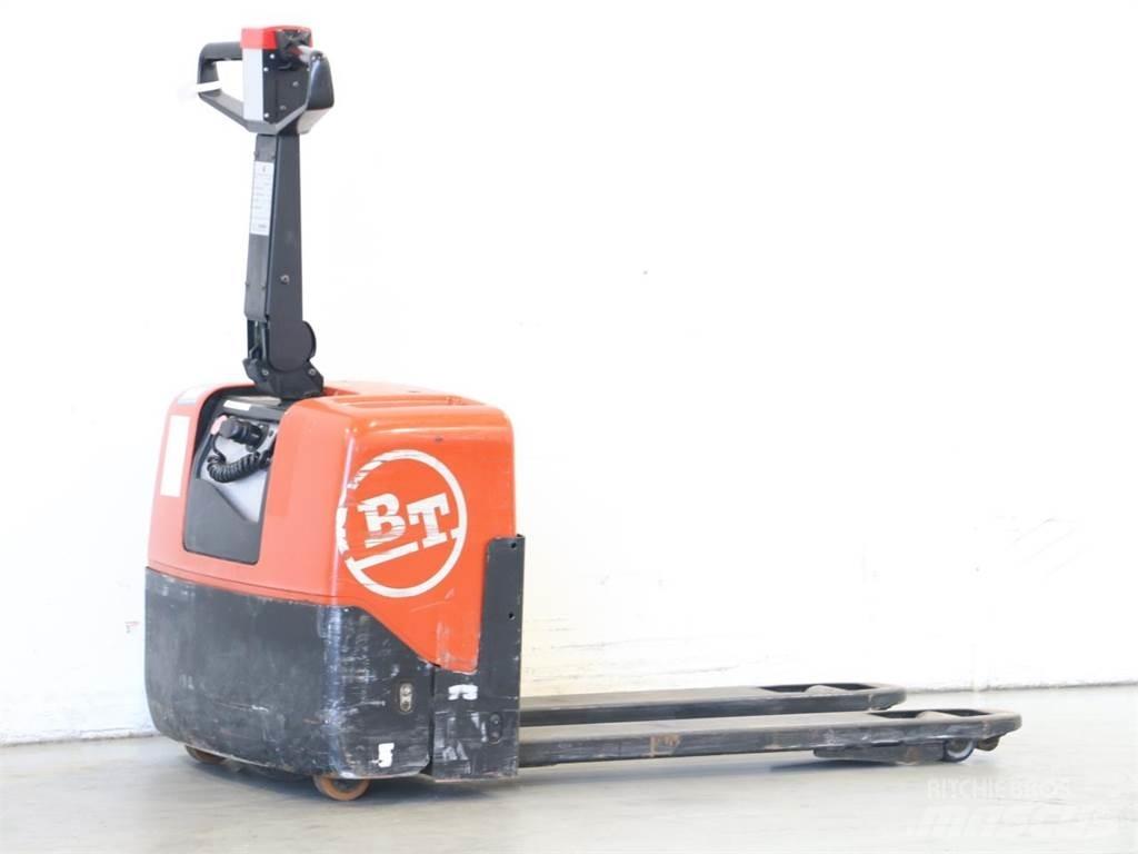 BT LWE 130 Pedestrian stacker
