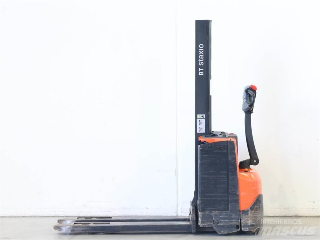 BT SWE080L Pedestrian stacker