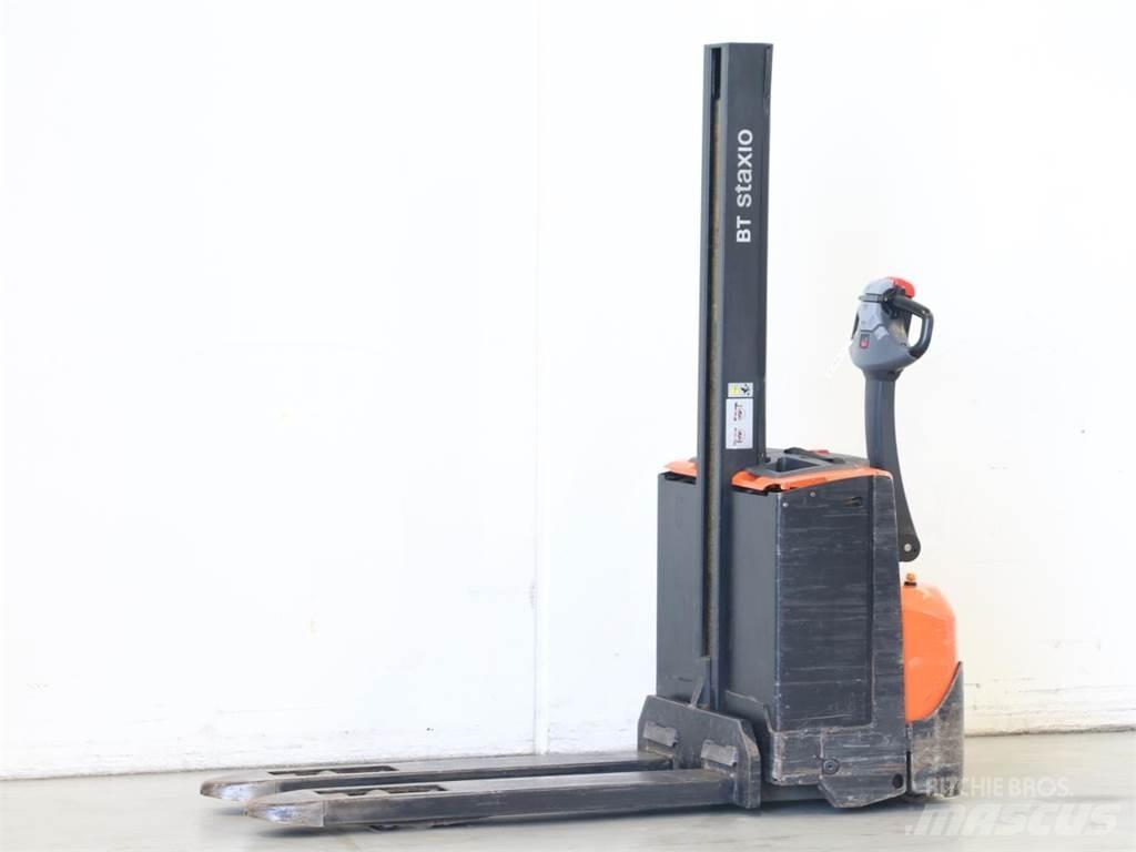 BT SWE080L Pedestrian stacker