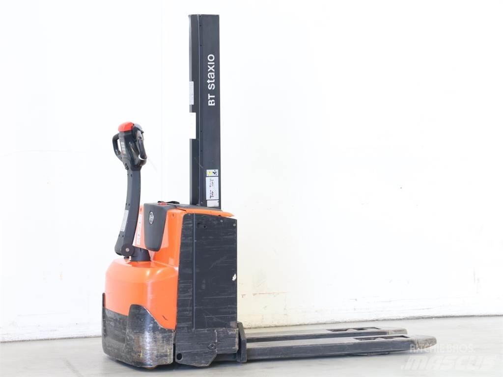 BT SWE080L Pedestrian stacker