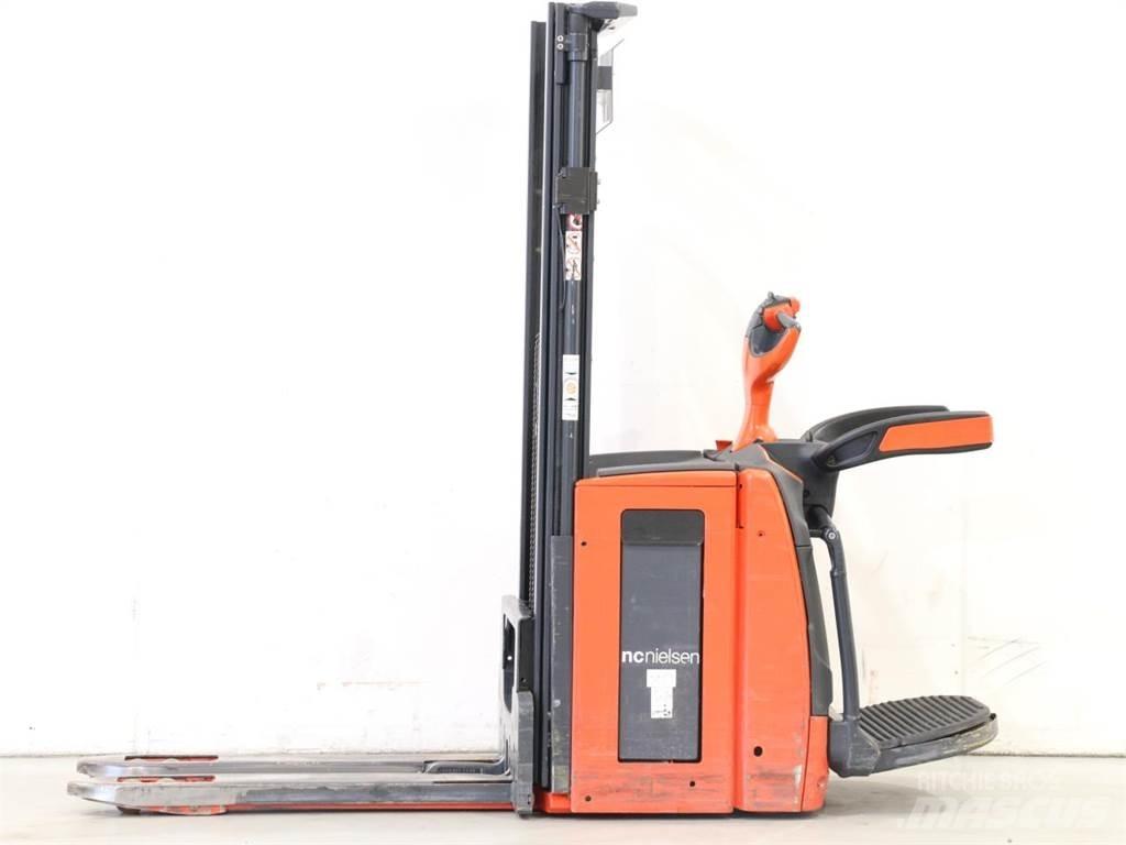 Linde D12AP/1173-01 Pedestrian stacker