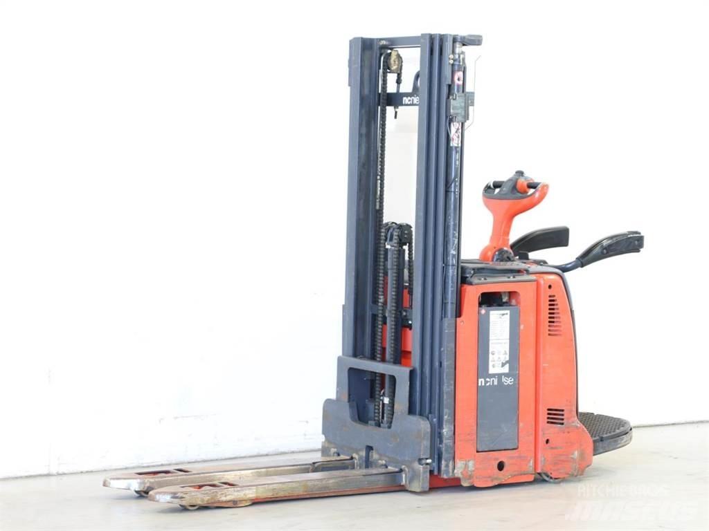 Linde D12AP/133 Pedestrian stacker