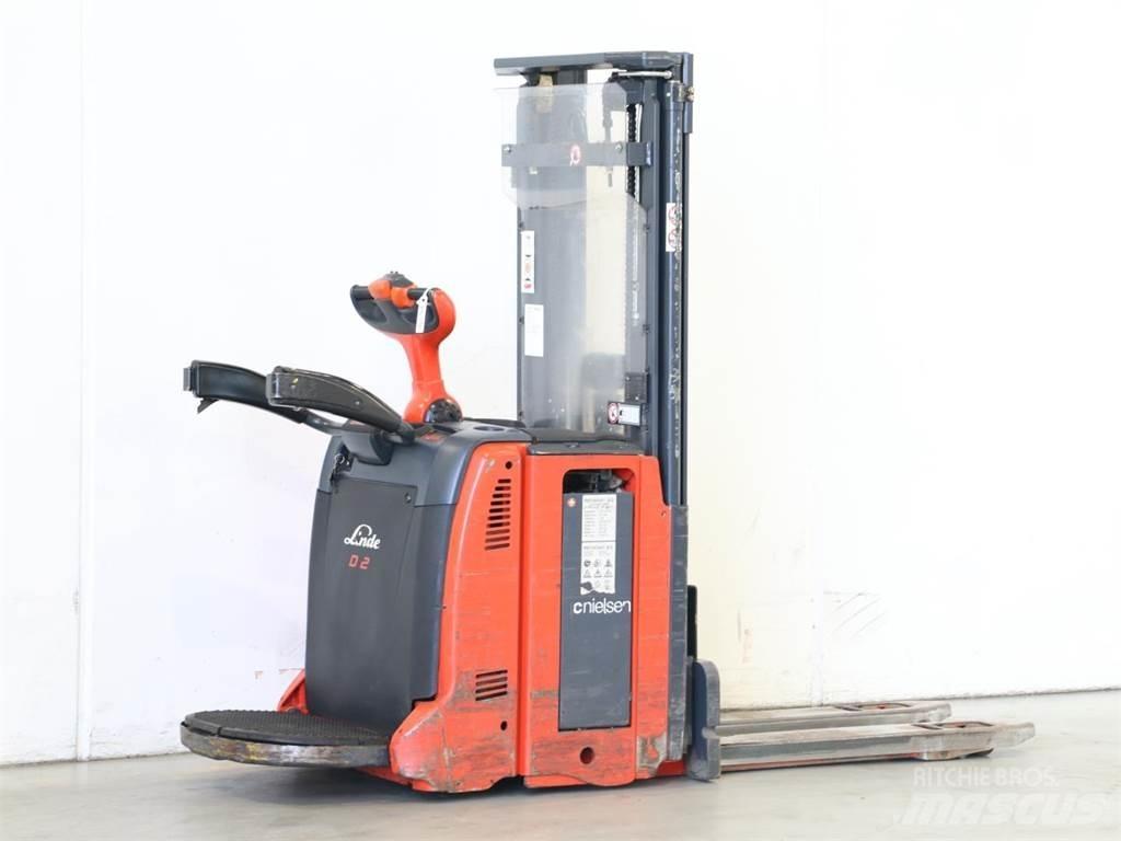 Linde D12AP/133 Pedestrian stacker