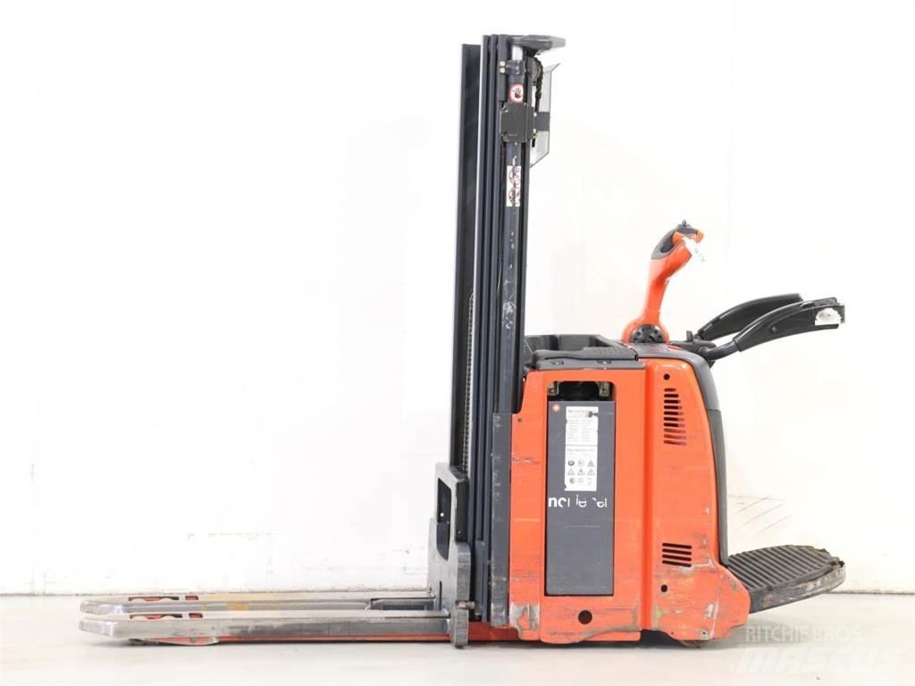 Linde D12AP/133 Pedestrian stacker