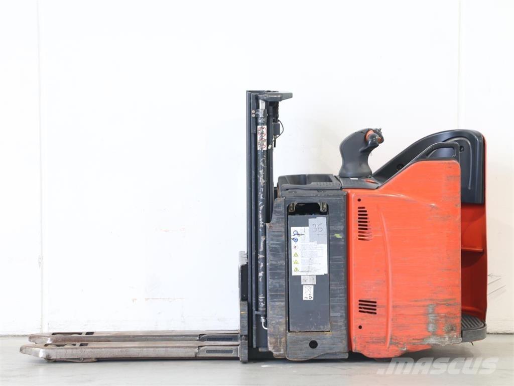 Linde D12SP/133 Pedestrian stacker