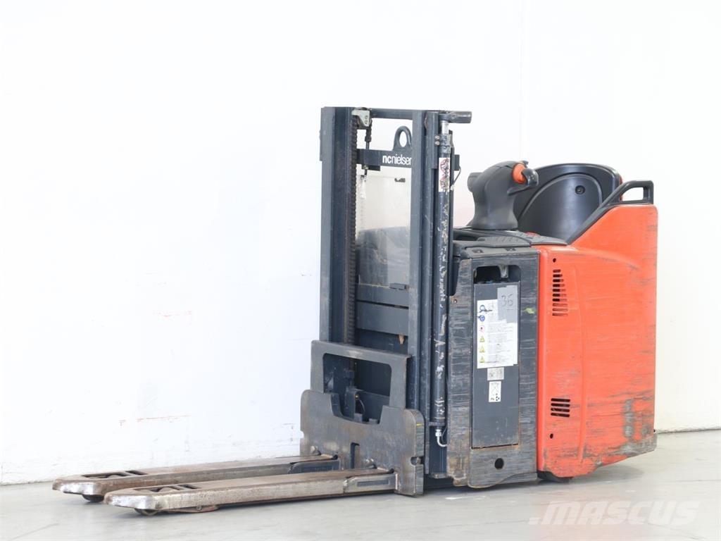 Linde D12SP/133 Pedestrian stacker
