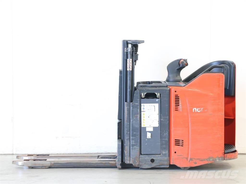 Linde D12SP/133-01 Pedestrian stacker