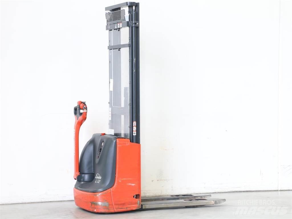 Linde L12/1172-01 Pedestrian stacker