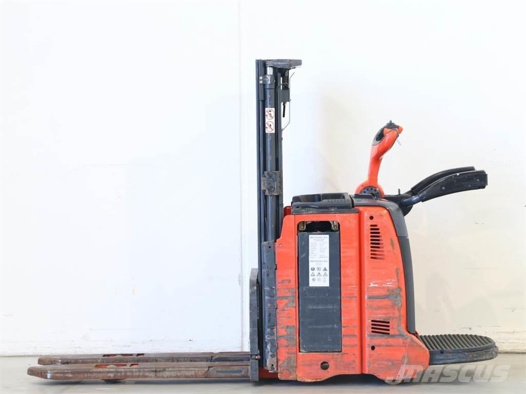 Linde L12AP/133 Pedestrian stacker