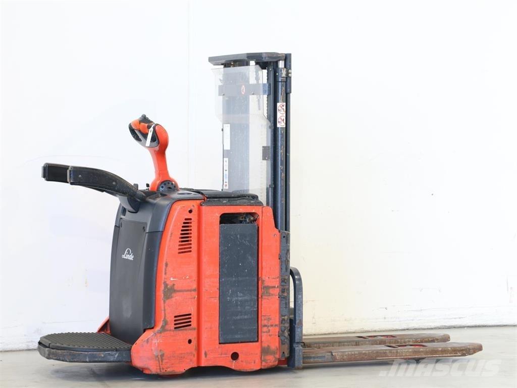 Linde L12AP/133 Pedestrian stacker