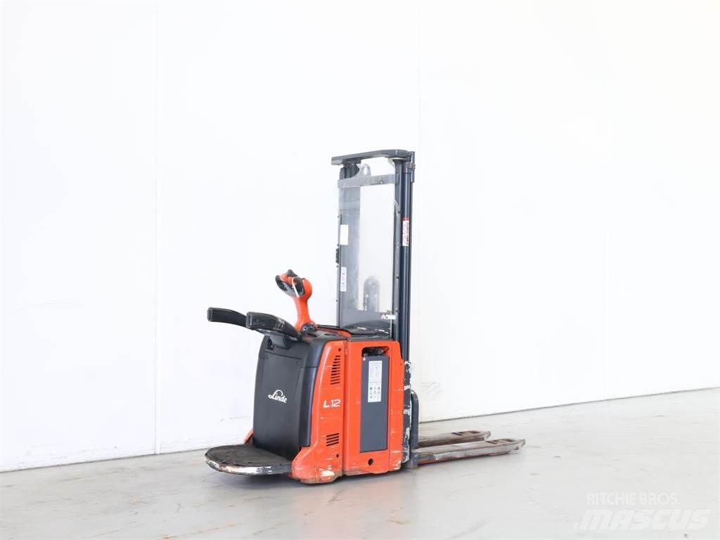 Linde L12LAP/133 Pedestrian stacker