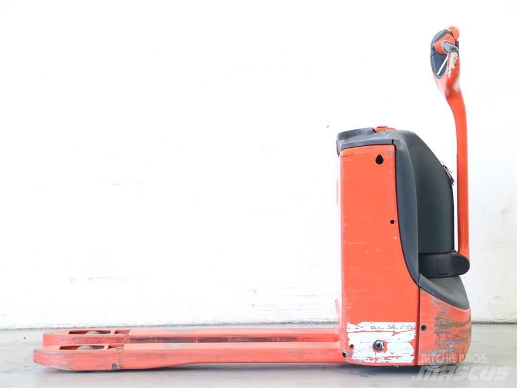 Linde T16/1152 Pedestrian stacker