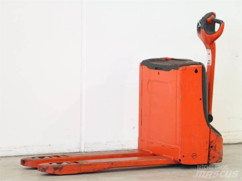 Linde T16/1152 Pedestrian stacker