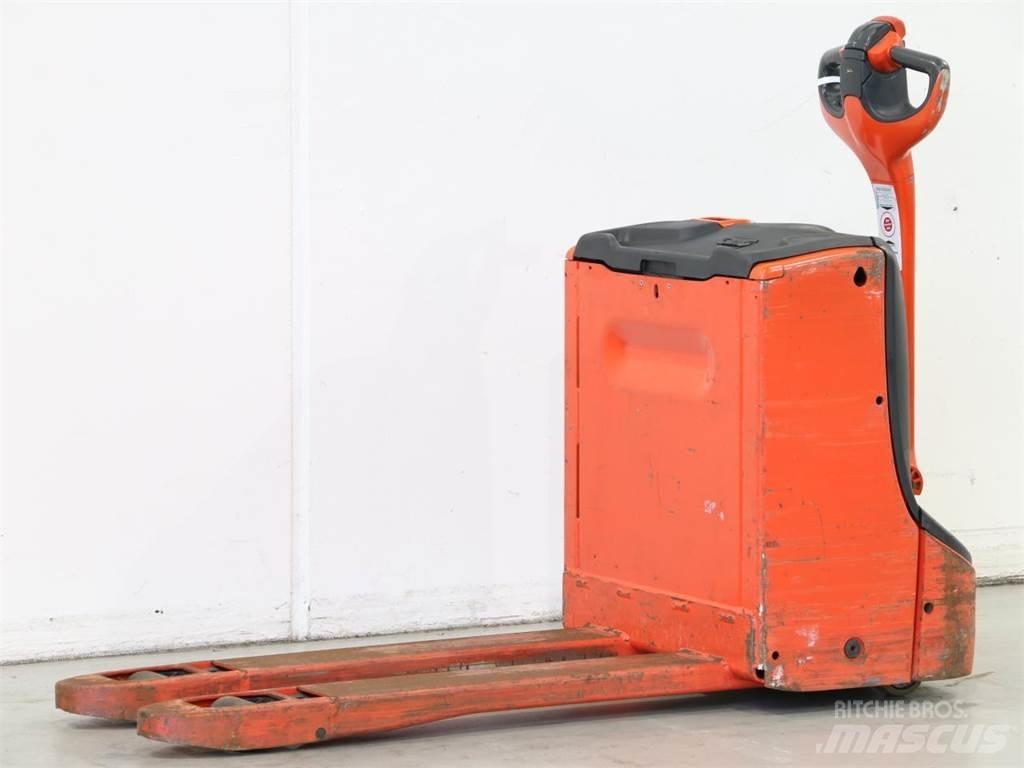 Linde T16/1152 Pedestrian stacker