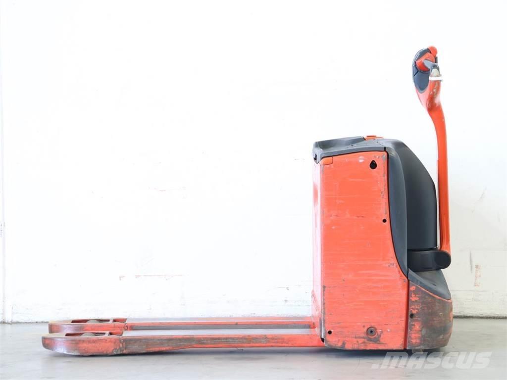 Linde T16/1152 Pedestrian stacker
