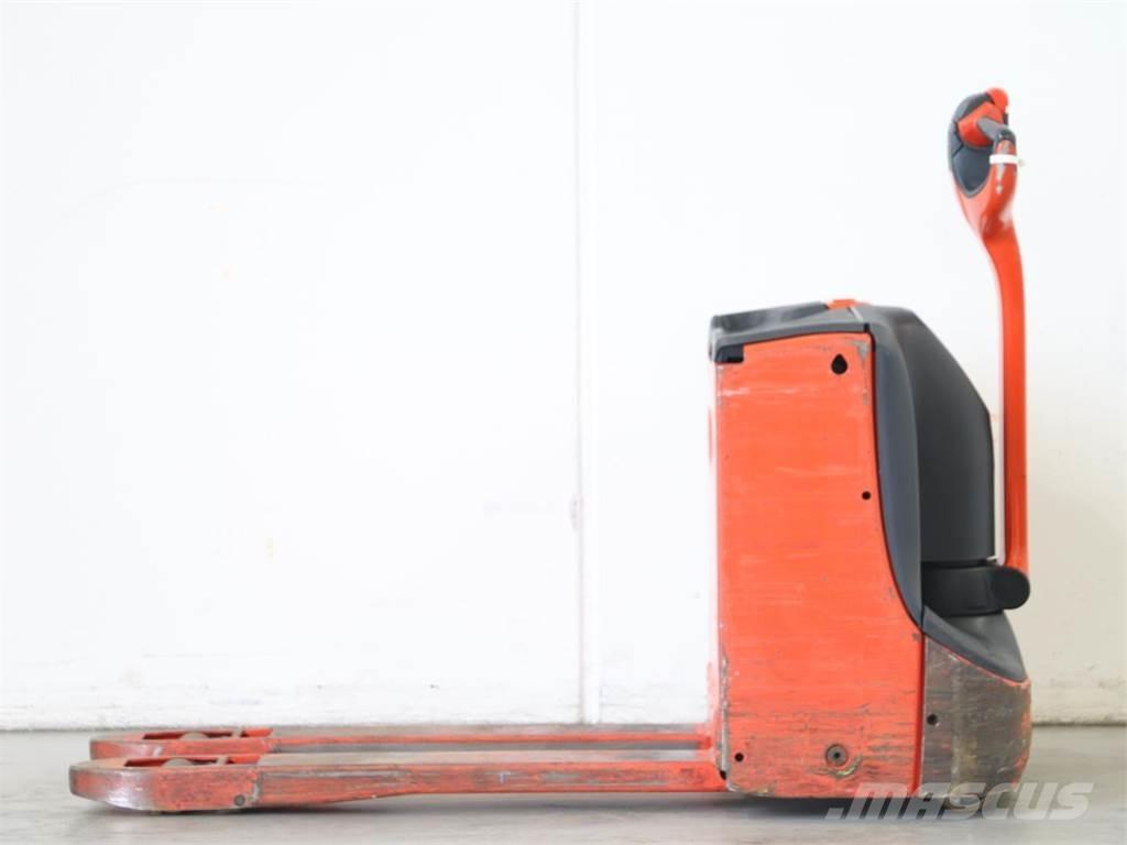 Linde T16/1152 Pedestrian stacker