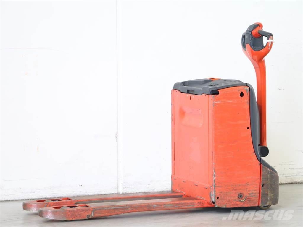 Linde T16/1152 Pedestrian stacker