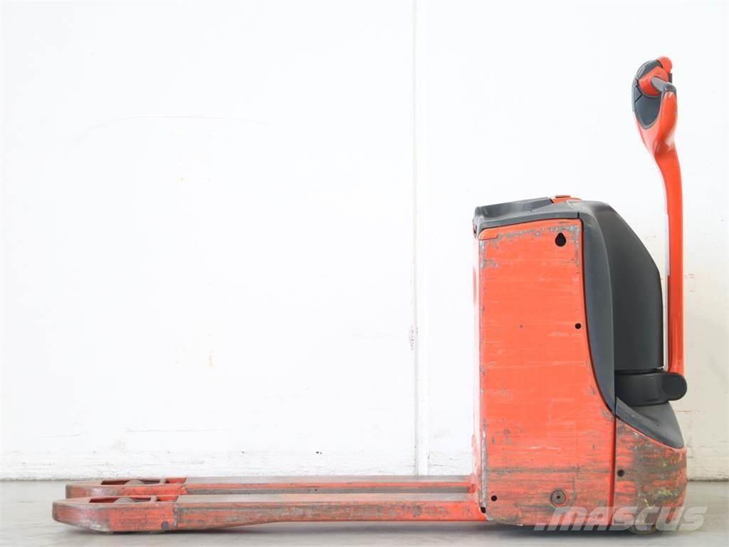 Linde T16/1152 Pedestrian stacker