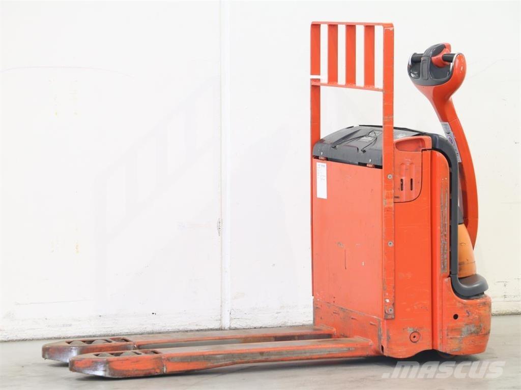 Linde T16/360 Pedestrian stacker