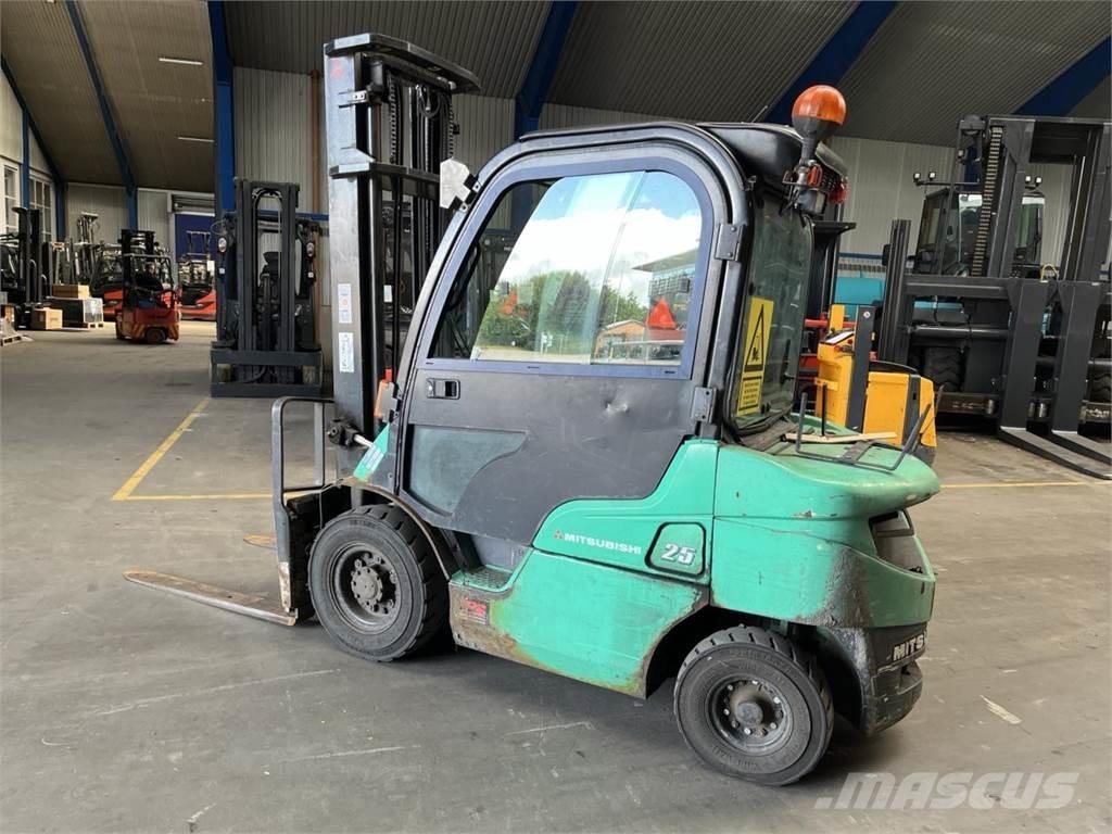 Mitsubishi FD25N Diesel Forklifts
