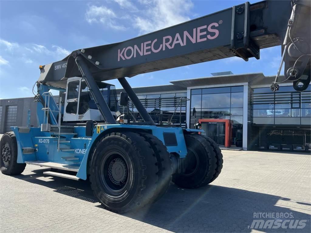 SMV 4535 TB5 Reach trucks