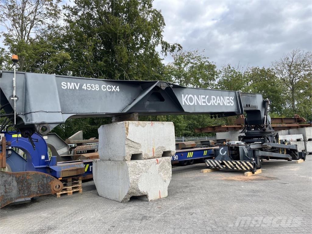 SMV 4538 CCX4 Reach trucks