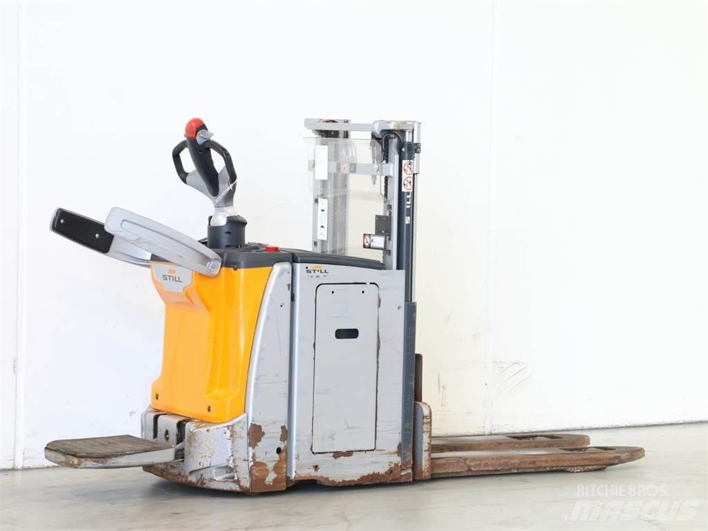 Still EXD-SF20 Pedestrian stacker