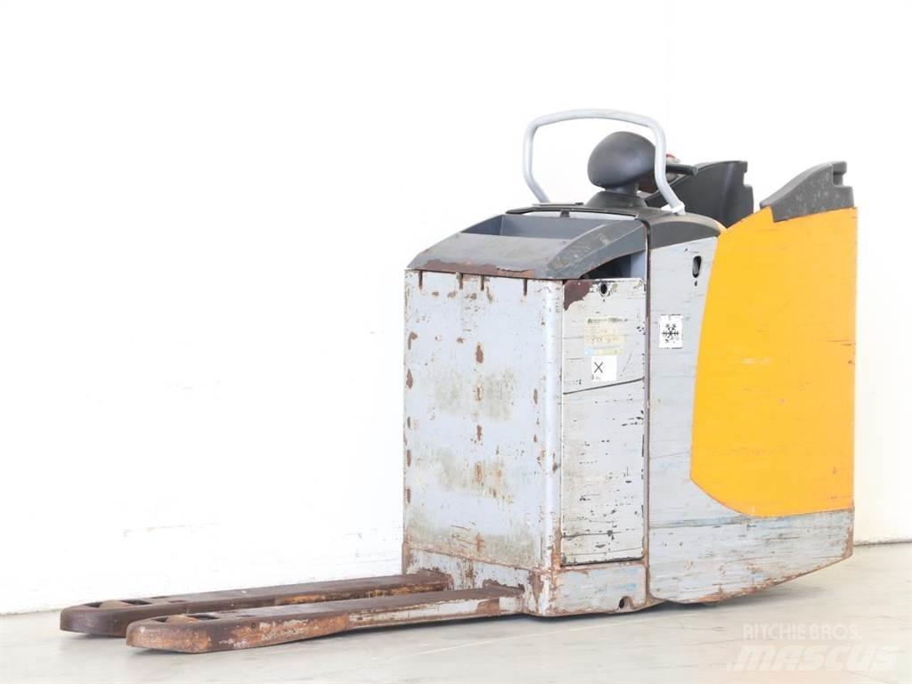 Still EXU-S 22 Pedestrian stacker