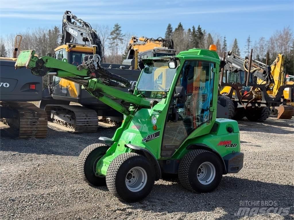 Avant 640 DLX Mini Loader