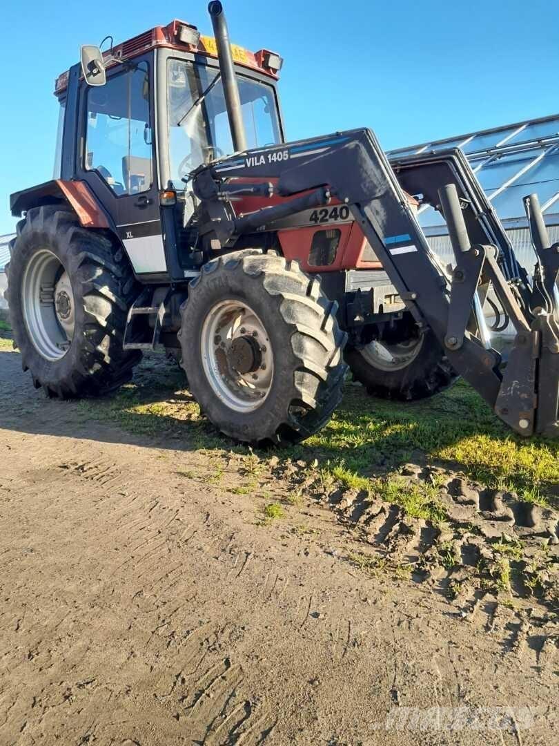 Case IH 4240 Tractors